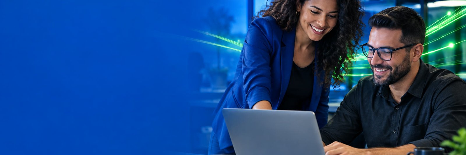 Profissionais trabalhando conectados